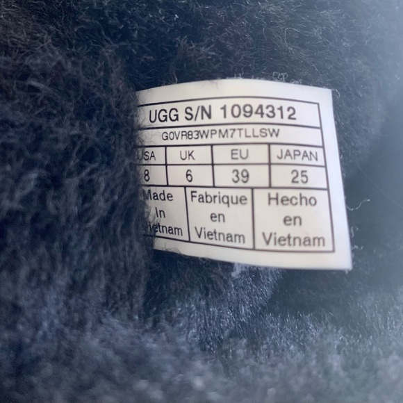 Ugg Medium Length Boots with Bows - Picture 6 of 6